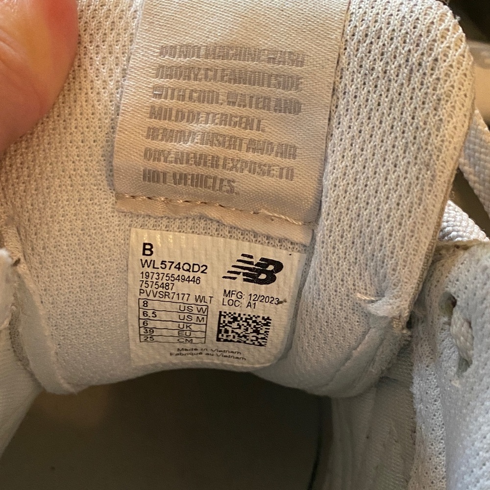 New Balance Sage Green Sneakers Style 574 Size 8 Very Good Used Condition - Picture 7 of 9